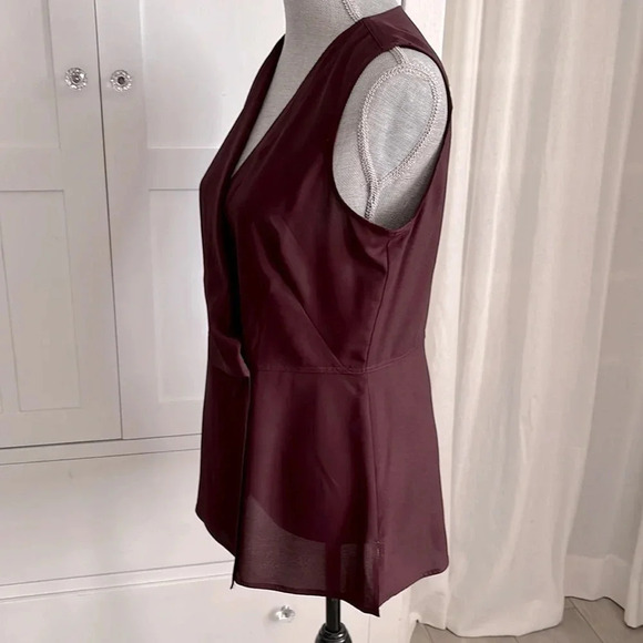 DKNY NWOT Front Lapel Gold Button Sleeveless Blouse, Size M - Picture 4 of 12